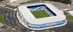 Vista aérea del Cardiff City Stadium mostrando su estructura exterior y entorno urbano