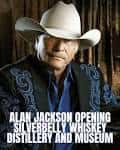 Alan Jackson en la inauguración de su destilería y museo