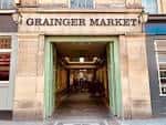 Entrada principal del Grainger Market con fachada clásica