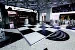 Espacio interior con piso a cuadros negro y blanco, ideal para exposiciones o eventos corporativos
