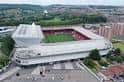 Vista aérea del estadio Ashton Gate mostrando su estructura moderna y entorno urbano