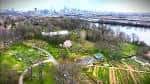 Vista aérea del jardín botánico junto al río Schuylkill