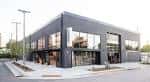 Fachada exterior moderna de Inbound BrewCo con grandes ventanales