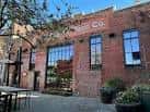 Fachada exterior del King Plow Arts Center en Atlanta