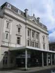 Vista exterior del Royal Lyceum Theatre en Edimburgo con su fachada clásica