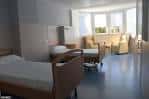 Habitación privada en la residencia con cama individual y zona de estar
