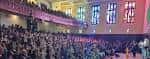 Vista panorámica del salón principal lleno de asistentes durante un evento cultural