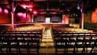 Interior del auditorio de Soundwell con escenario y butacas dispuestas para evento