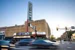 Fachada exterior del Uptown Theater en Minneapolis durante el día