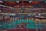 Interior del auditorio vacío con iluminación