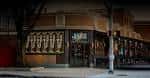 Fachada exterior nocturna del The Jazz Kitchen en Indianapolis