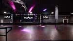 Interior del Stratus Event Center con iluminación de escenario y piso de baile