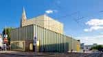 Edificio del Nottingham Contemporary en el centro de la ciudad con cielo azul