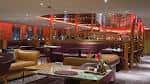 Interior elegante del bar o lounge del Fingal Hotel con iluminación cálida