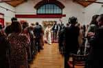 Ceremonia de boda en el interior de Yellow Arch Studios