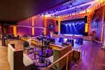 Espacio interior del teatro iluminado para eventos