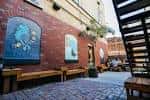 Vista exterior de The Bricks Ybor con fachada de ladrillo y ambiente urbano