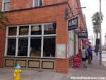 Fachada del local The Bricks en Ybor City con letrero visible y gente caminando