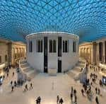 Vista panorámica del Great Court con su característica cúpula de cristal y el Reading Room en el centro