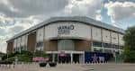 Vista exterior del Utilita Arena Sheffield con su fachada moderna y logo visible