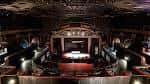 Vista panorámica del interior del Newport Music Hall mostrando el escenario y la disposición de las butacas