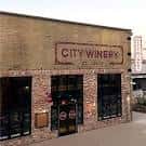Fachada exterior del City Winery St. Louis con letrero de ladrillo