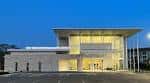 Vista exterior del New Tampa Performing Arts Center al atardecer