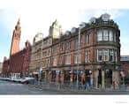 Fachada exterior del edificio histórico que alberga el Boston Tea Party en Birmingham