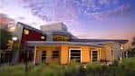 Fachada exterior del HCC Performing Arts en Ybor City al atardecer