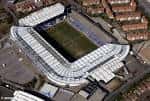 Vista aérea del estadio St Andrew's mostrando su estructura ovalada y entorno urbano