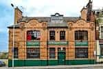 Fachada exterior del pub Cutlers Arms en Sheffield con arquitectura victoriana y detalles ornamentales