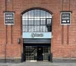 Entrada principal del Church - Temple of Fun con letreros de Samuel Eggington y Steel Trades