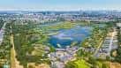 Vista aérea panorámica del WWT London Wetland Centre y sus lagos