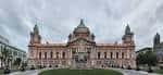 Vista panorámica de la fachada principal del Belfast City Hall con su cúpula característica