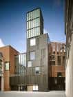 Fachada exterior del MAC Belfast con diseño arquitectónico moderno