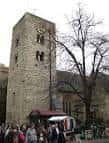 Vista exterior de la torre de piedra de St Michael and All Angels Church en Oxford