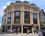Fachada del edificio histórico en Cornmarket, Oxford