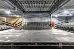 Plano general del teatro mostrando la disposición modular del escenario y asientos