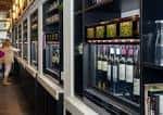 Máquina de degustación de vinos en el interior del establecimiento