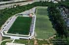 Vista aérea del Silverbacks Park mostrando el campo de fútbol y las gradas