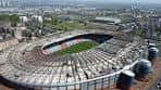 Vista aérea panorámica del Hampden Park mostrando la cancha verde y las gradas circundantes