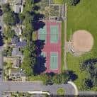 Canchas de tenis y área deportiva del parque Glenhaven vistas desde arriba