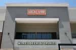Fachada exterior de Local Vine Wine Beer and Liquor en Atlanta