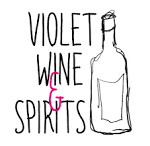 Logo artístico de Violet Wine & Spirits con diseño minimalista y botella ilustrada