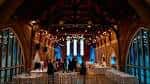 Evento en el Salón Principal de Jacksons Lane con mesas decoradas e iluminación ambiental