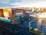 Vista aérea del Cityside Retail & Leisure Park al atardecer