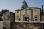 Fachada principal del edificio de Gathering Ground en Sheffield
