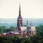 Vista panorámica del exterior de la Oratoria de San Francisco de Sales en St. Louis