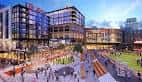 Plaza principal de Ballpark Village con arquitectura moderna y espacios abiertos para eventos