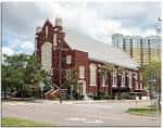 Vista exterior de la Trinity Chapel Christian Fellowship en Tampa